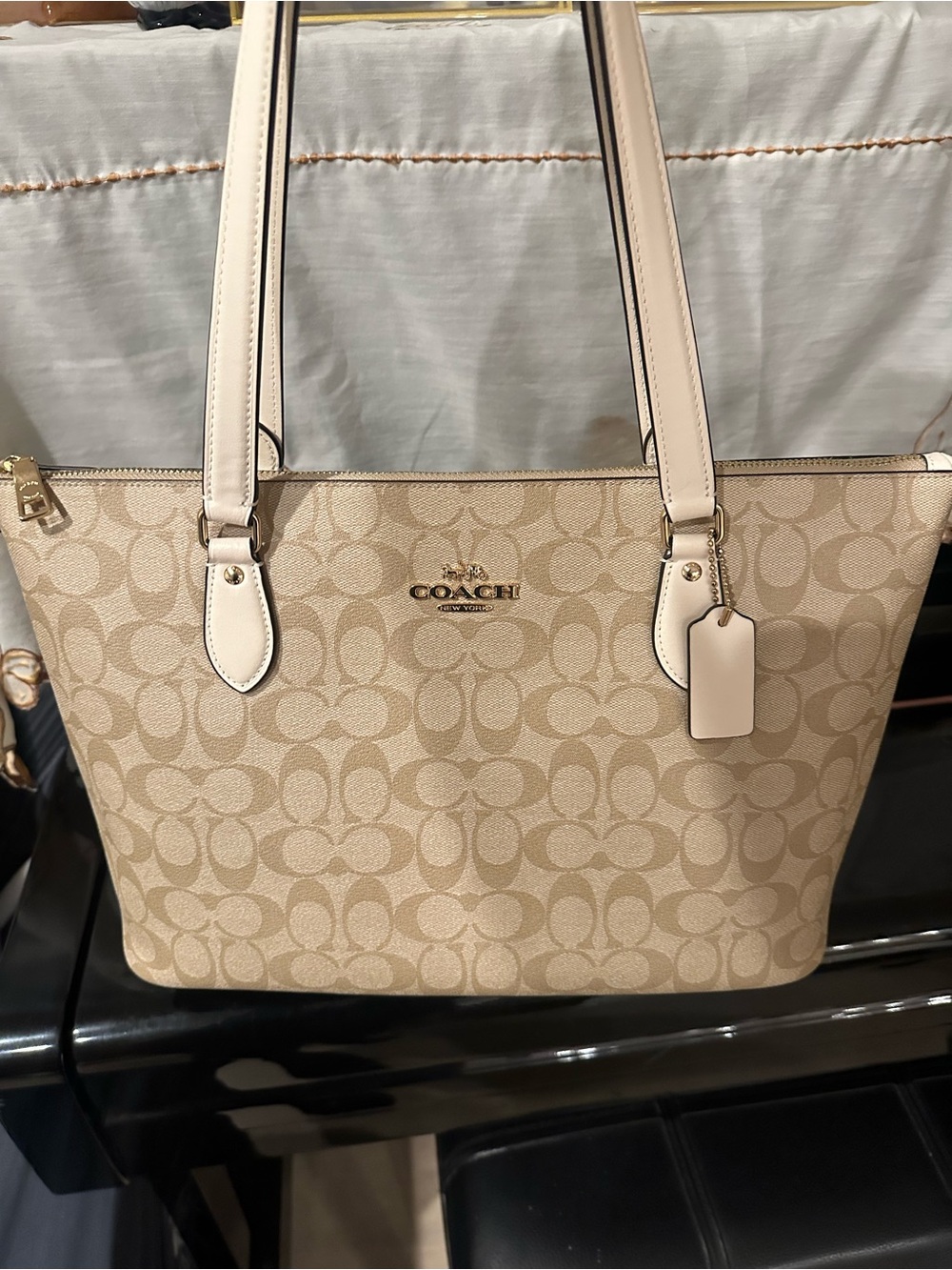Coach Gallery Tote Signature Canvas Light Khaki Chalk Ivory Zip Tote - Picture 4 of 9